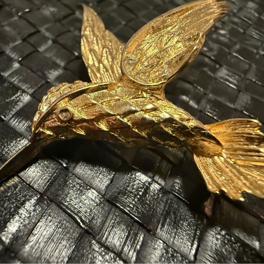 Timeless Hummingbird Brooch - Picture 2 of 5